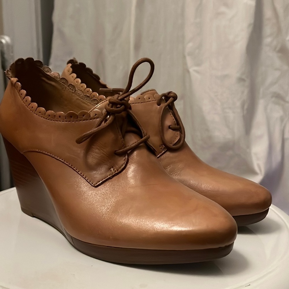 NWOB Jack Rogers tan platform heel oxfords
